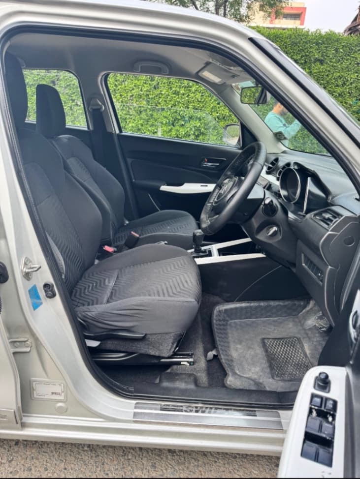 INTERIOR image for MARUTI SWIFT VXI AMT | Hooter