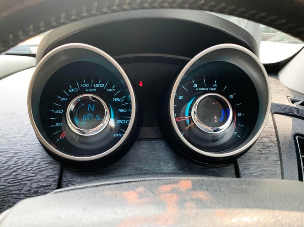 INTERIOR image for MAHINDRA XUV500 FWD W9 | Hooter