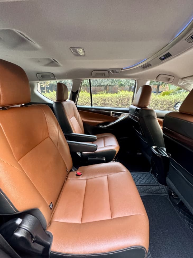 INTERIOR image for INNOVA CRYSTA 2.7Z (AT) | Hooter