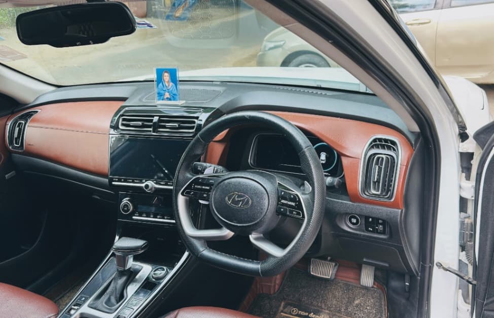 INTERIOR image for Alcazar [2021-2023] | Hooter