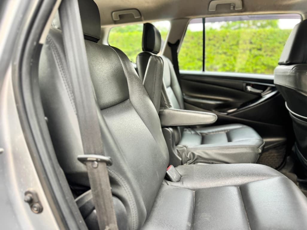 INTERIOR image for INNOVA CRYSTA 2.7 G | Hooter