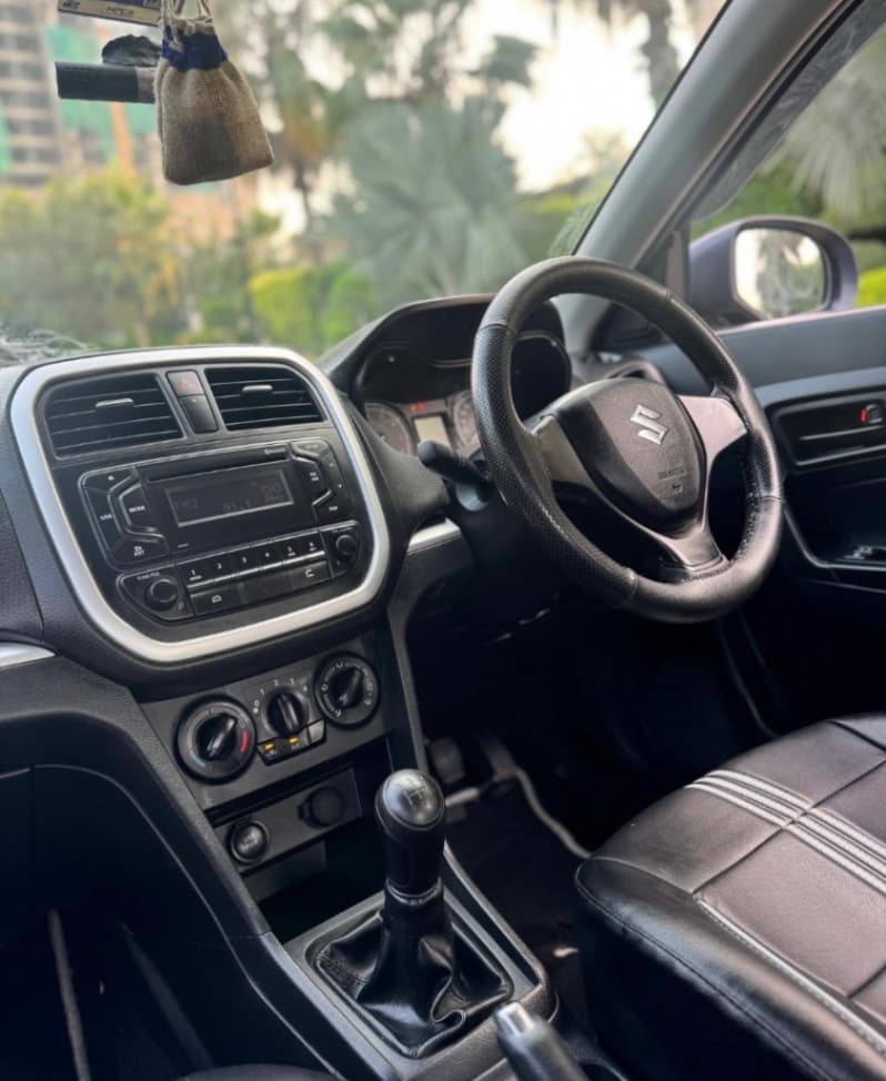 INTERIOR image for V. BREZZA LXI | Hooter