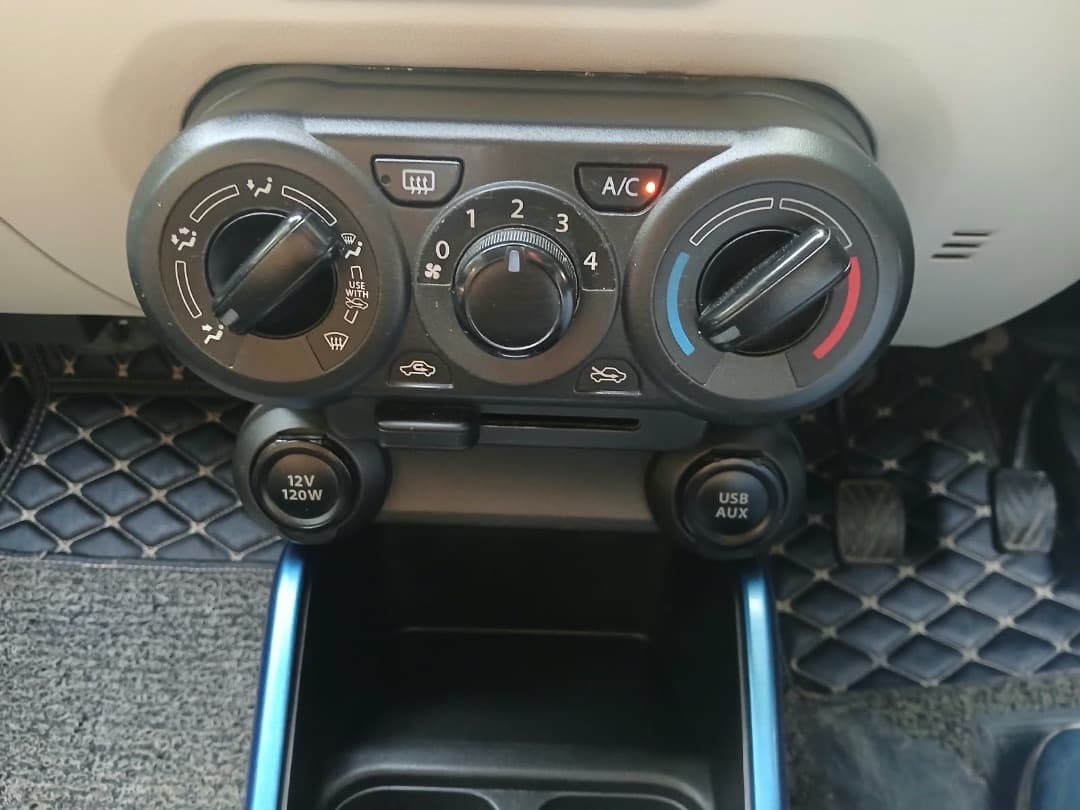 INTERIOR image for MARUTI IGNIS ZETA PETROL | Hooter