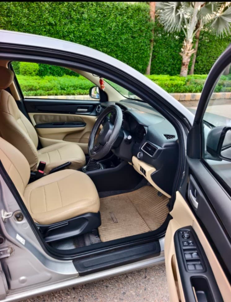 INTERIOR image for AMAZE 1.2 VX MT (I-VTEC) | Hooter