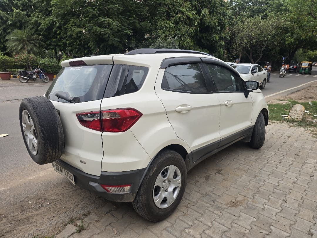 INTERIOR image for FORD ECOSPORT 1.5 DIESEL TREND | Hooter