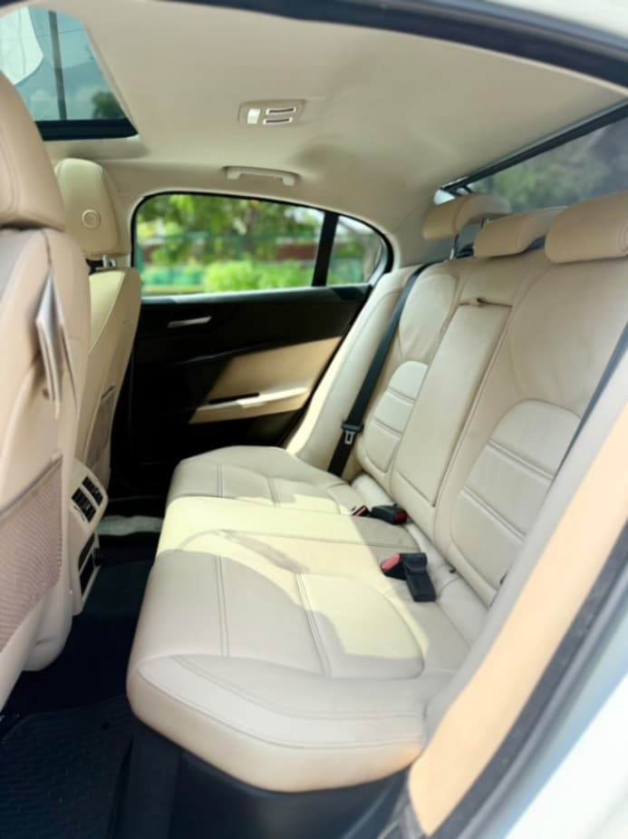 INTERIOR image for JAGUAR XE 2.0L DIESEL PRESTIGE | Hooter