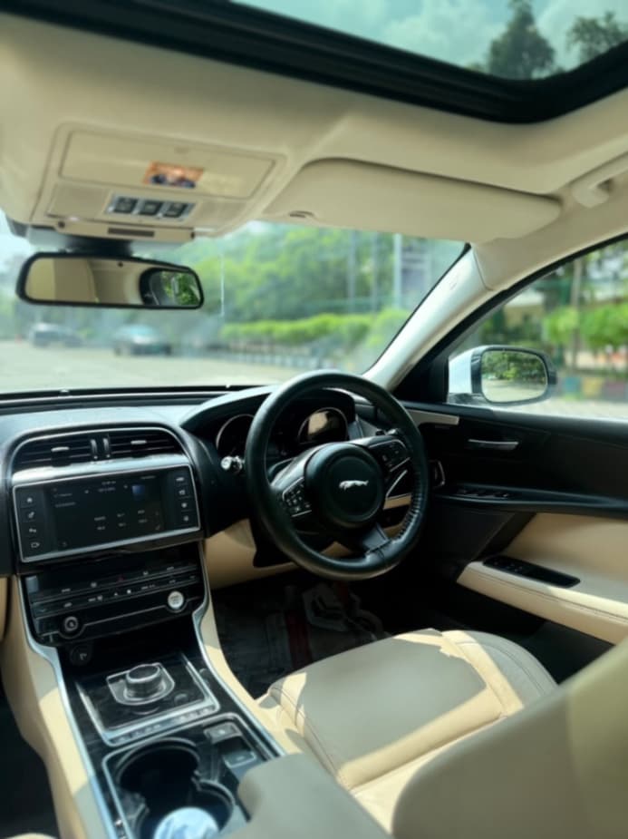 INTERIOR image for JAGUAR XE 2.0L DIESEL PRESTIGE | Hooter