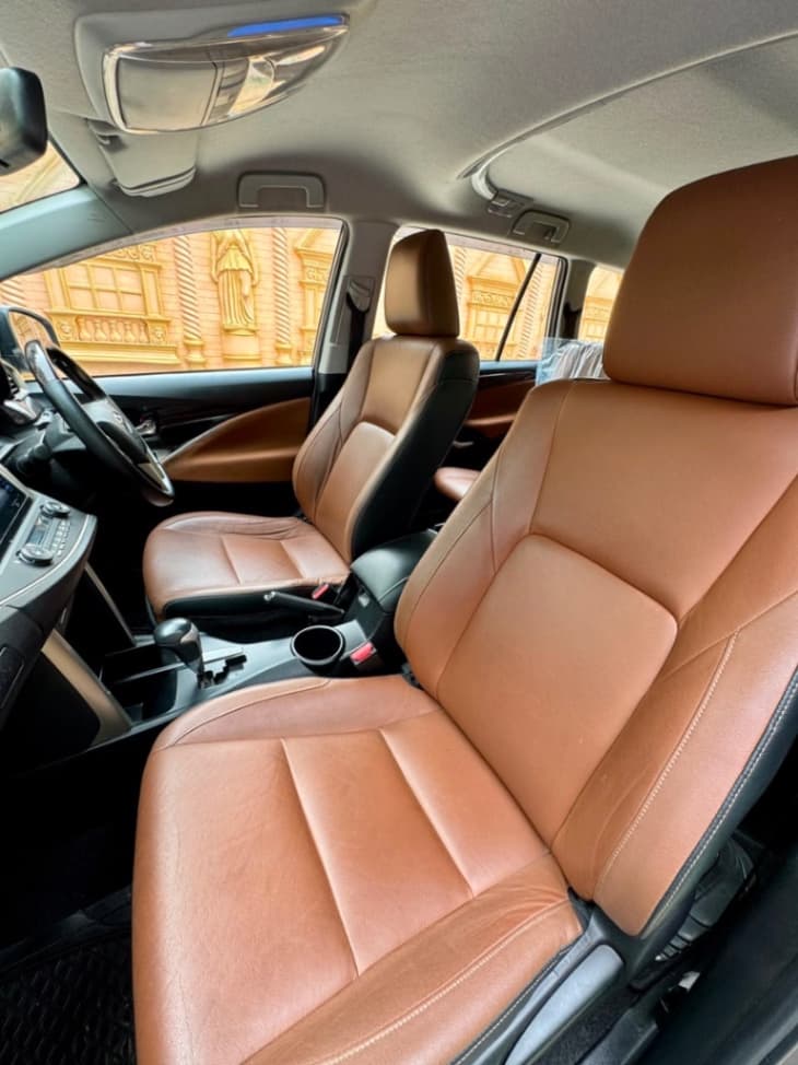INTERIOR image for INNOVA CRYSTA 2.7 Z | Hooter