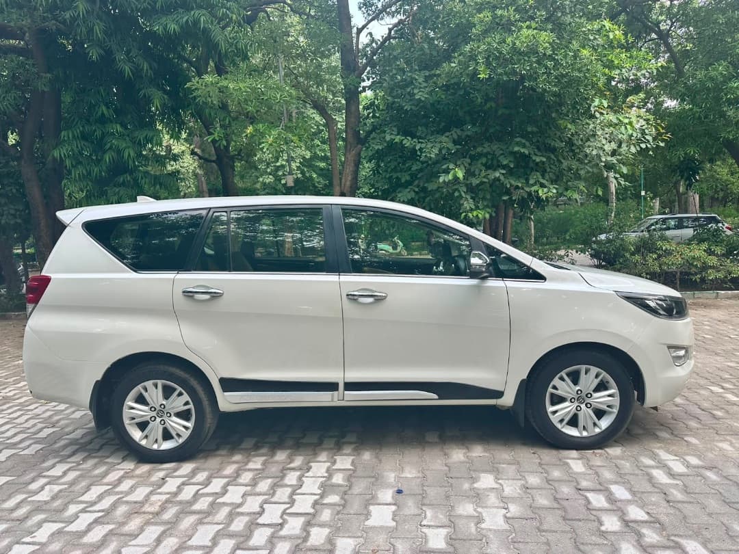 INTERIOR image for INNOVA CRYSTA 2.8 Z | Hooter
