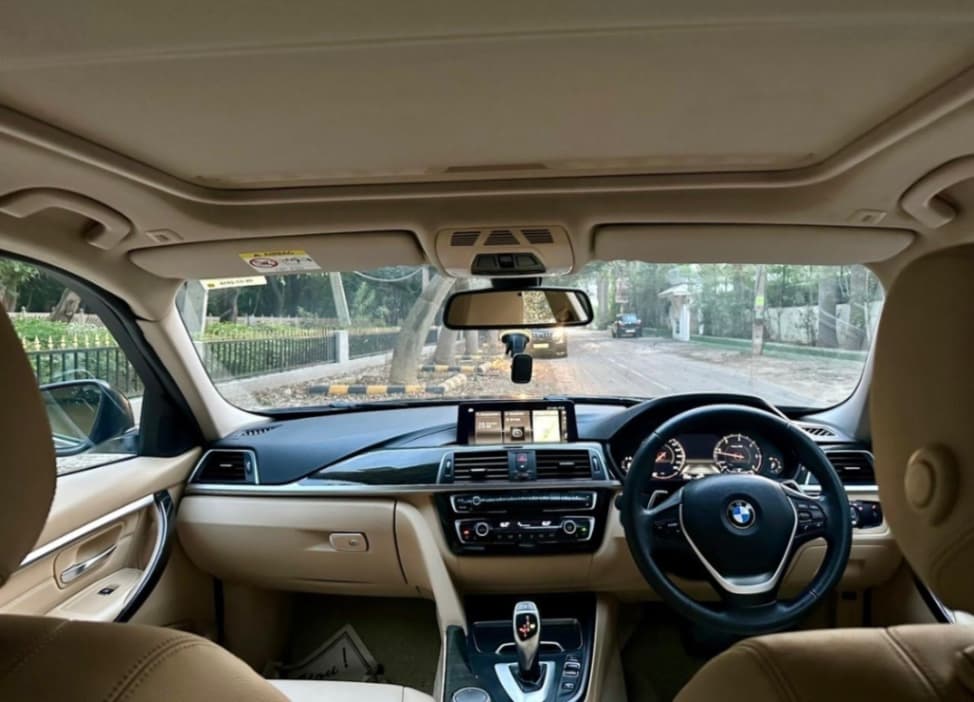 INTERIOR image for 320D