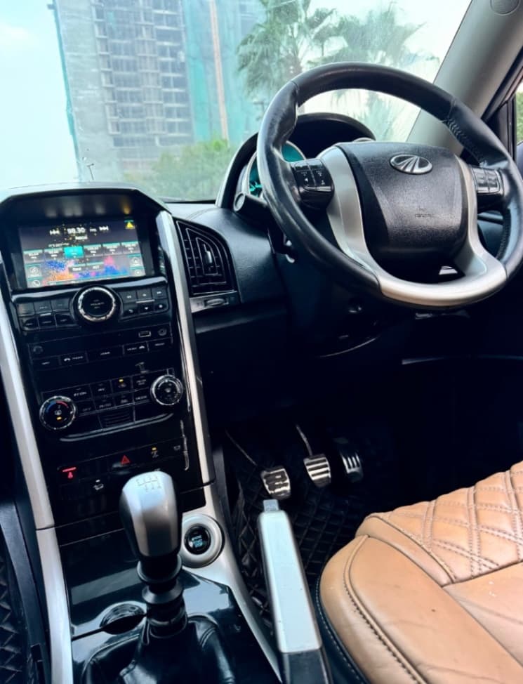 INTERIOR image for MAHINDRA XUV500 FWD W11 | Hooter