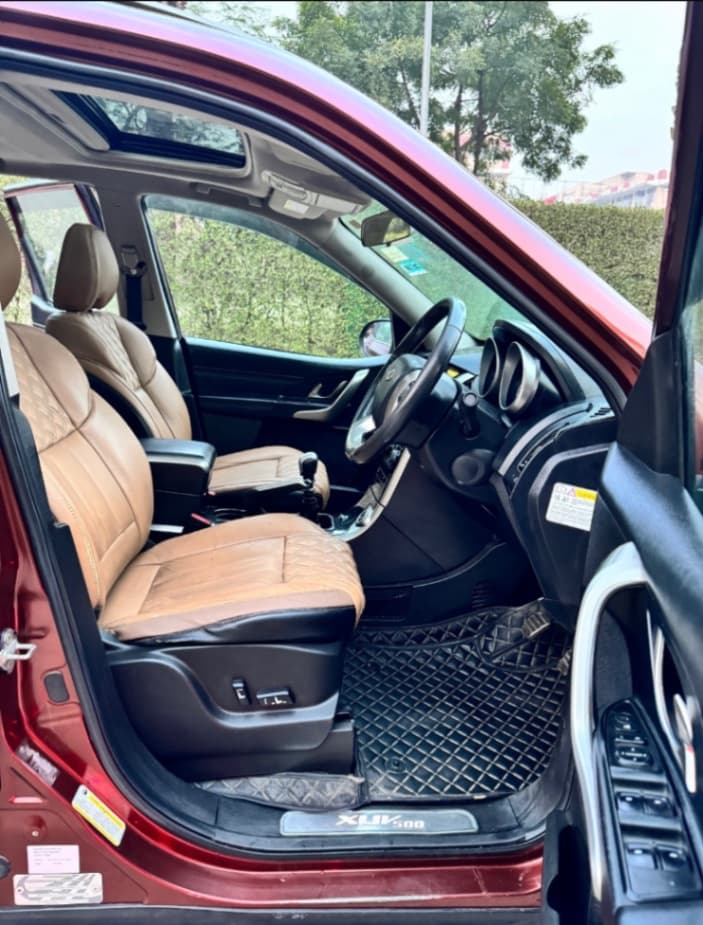 INTERIOR image for MAHINDRA XUV500 FWD W11 | Hooter