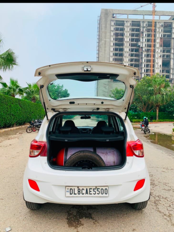 INTERIOR image for Grand i10 Asta AT 1.2 Solid | Hooter