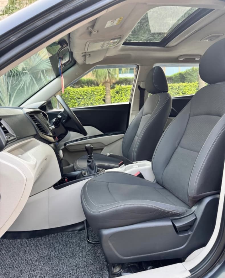 INTERIOR image for MAHINDRA XUV3OO W6 PM BS6 MT | Hooter