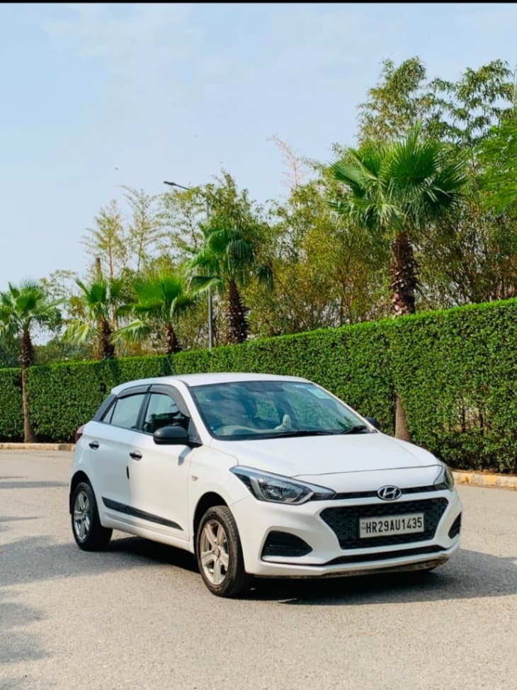 INTERIOR image for I20 ERA VTVT | Hooter