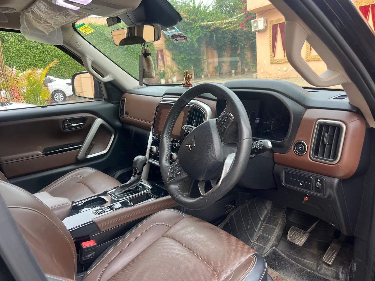 INTERIOR image for SCORPIO-N D AT 2WD Z8L 6S | Hooter
