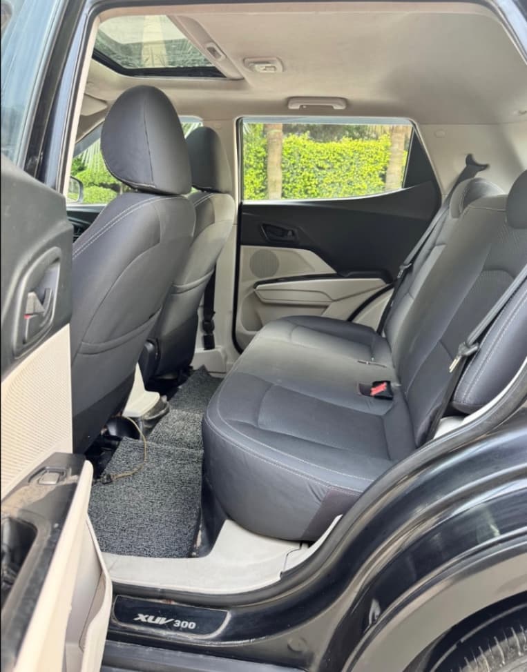 INTERIOR image for MAHINDRA XUV3OO W6 PM BS6 MT | Hooter