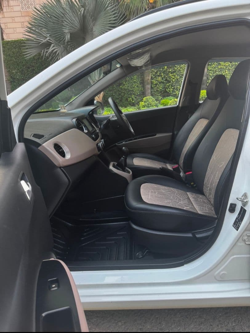 INTERIOR image for GRAND I10 SPORTZ 1.2 | Hooter