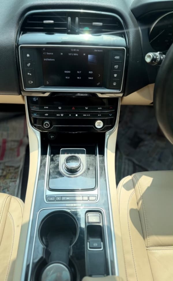 INTERIOR image for JAGUAR XE 2.0L DIESEL PRESTIGE | Hooter