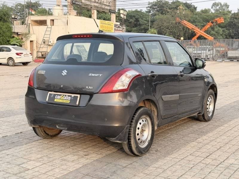 INTERIOR image for MARUTI SWIFT LXI (OPTIONAL) BS | Hooter