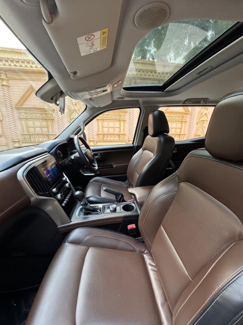 INTERIOR image for SCORPIO-N D AT 4WD Z8L 7S | Hooter