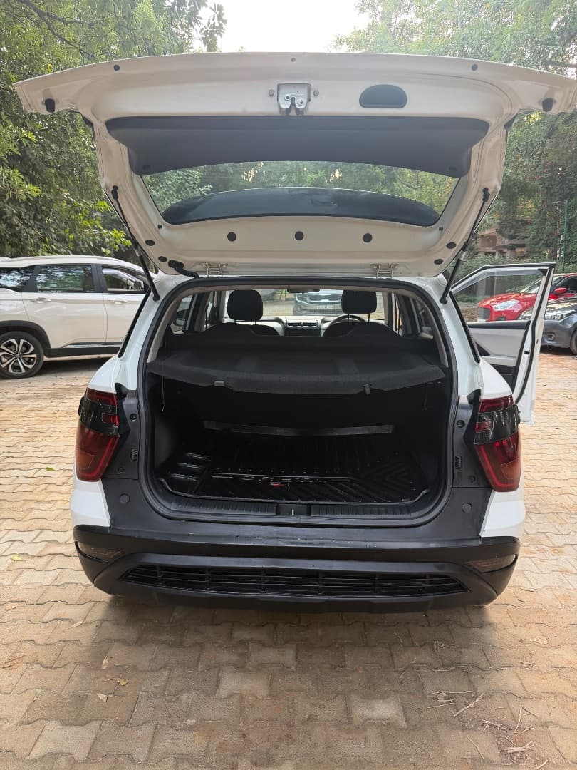 INTERIOR image for CRETA 1.5 CRDI MT E | Hooter