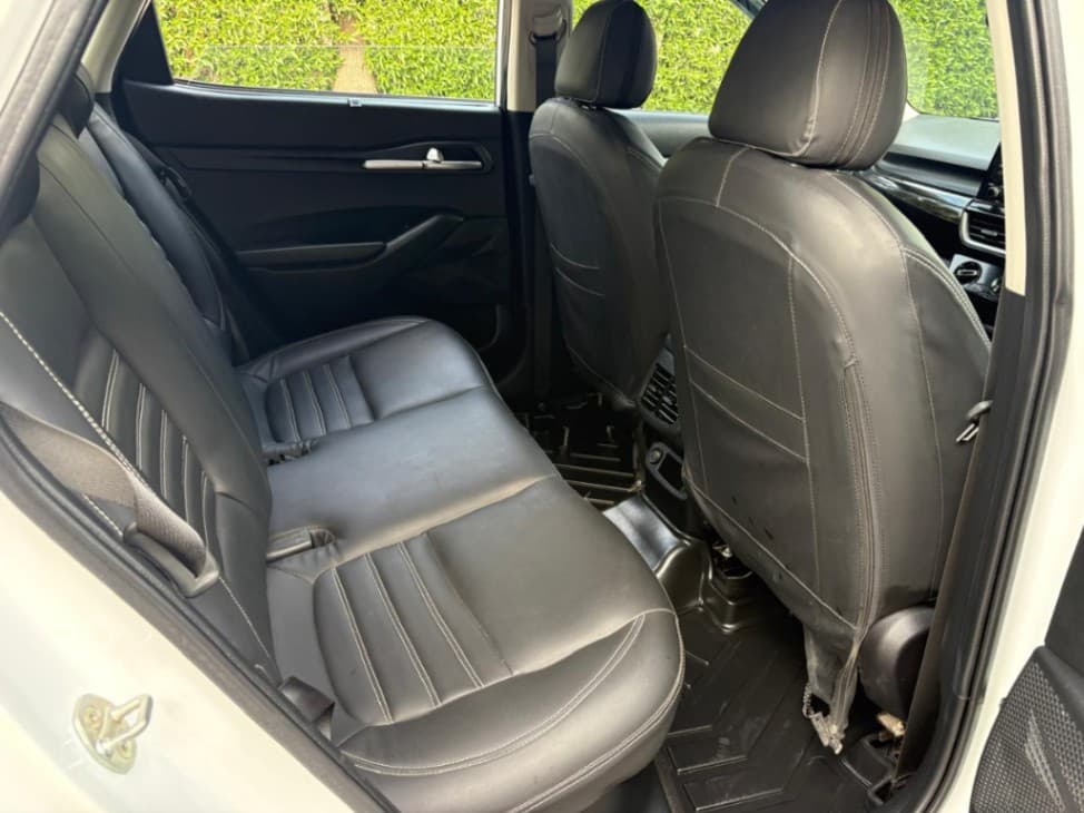 INTERIOR image for SELTOS G1.5 6MT HTK PLUS | Hooter