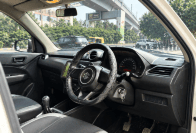 INTERIOR image for MARUTI SWIFT LXI | Hooter