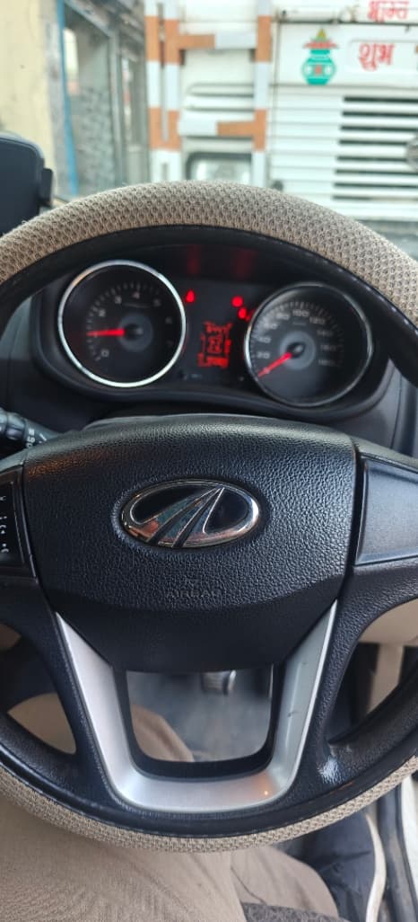 INTERIOR image for TUV300 [2015-2019] | Hooter