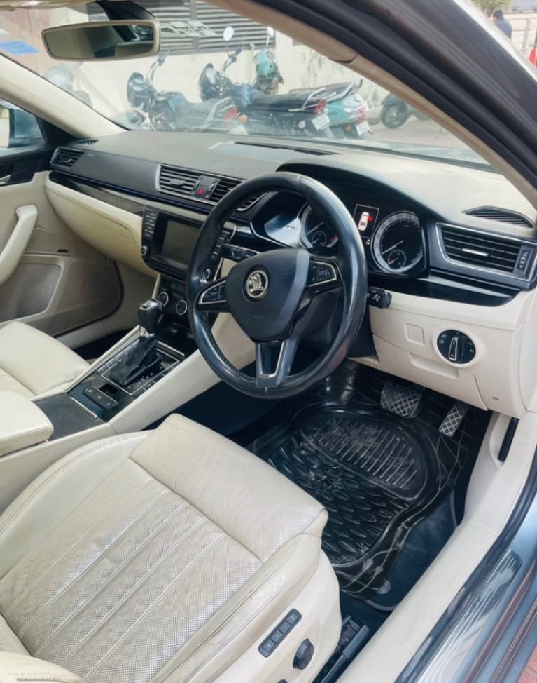 INTERIOR image for SUPERB L & K (132 KW, TSI)