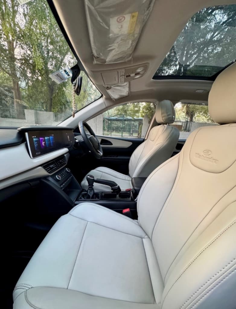 Mahindra Old Generation XUV700