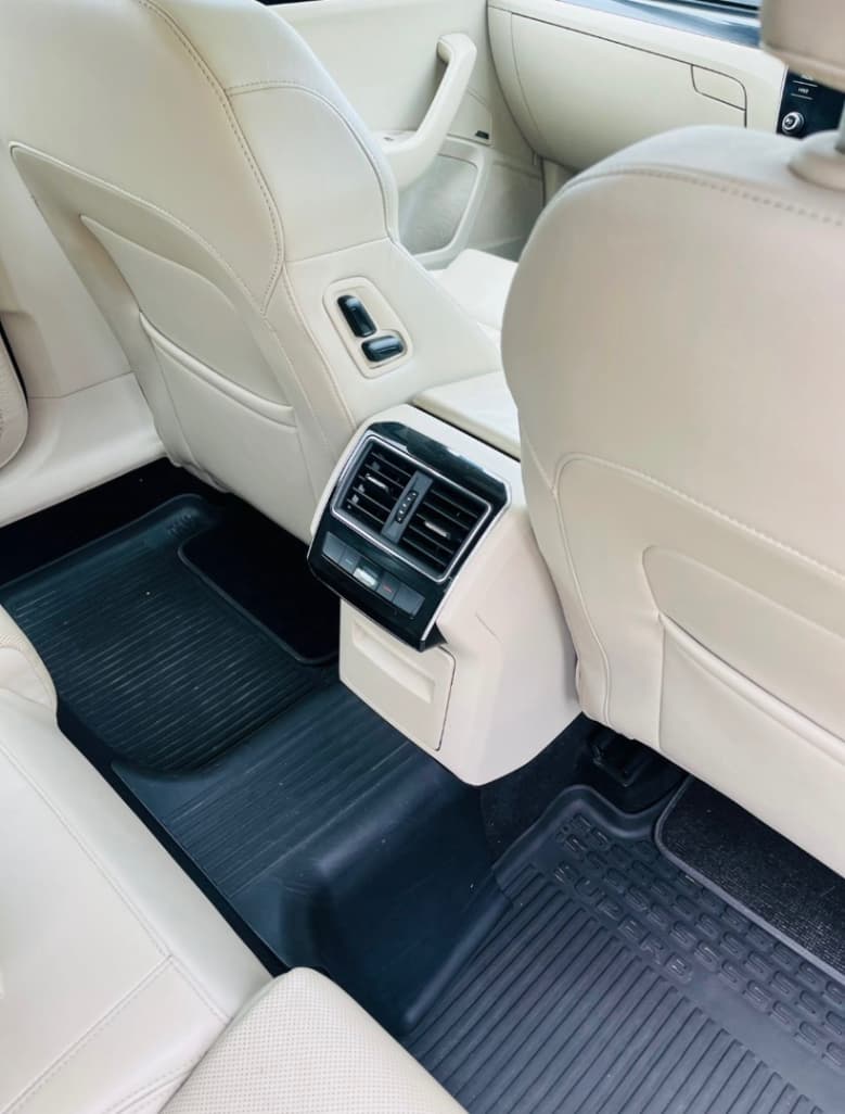 INTERIOR image for SUPERB L & K (132 KW, TSI) | Hooter