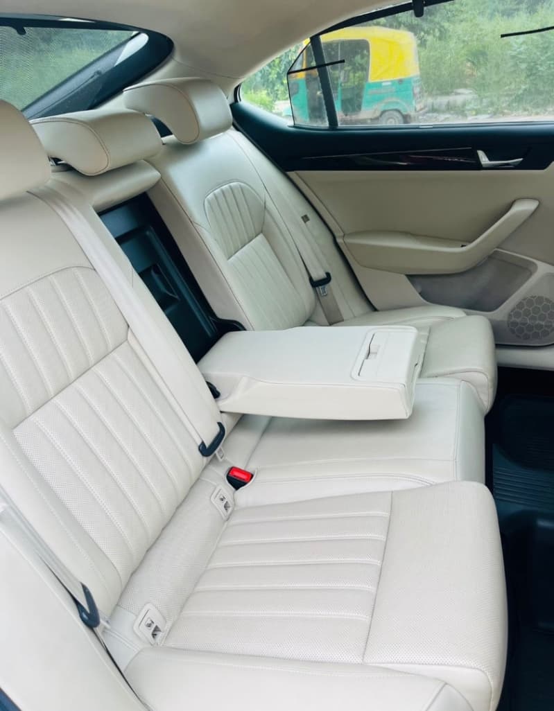 INTERIOR image for SUPERB L & K (132 KW, TSI) | Hooter