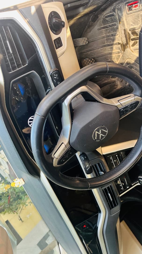 INTERIOR image for VIRTUS | Hooter