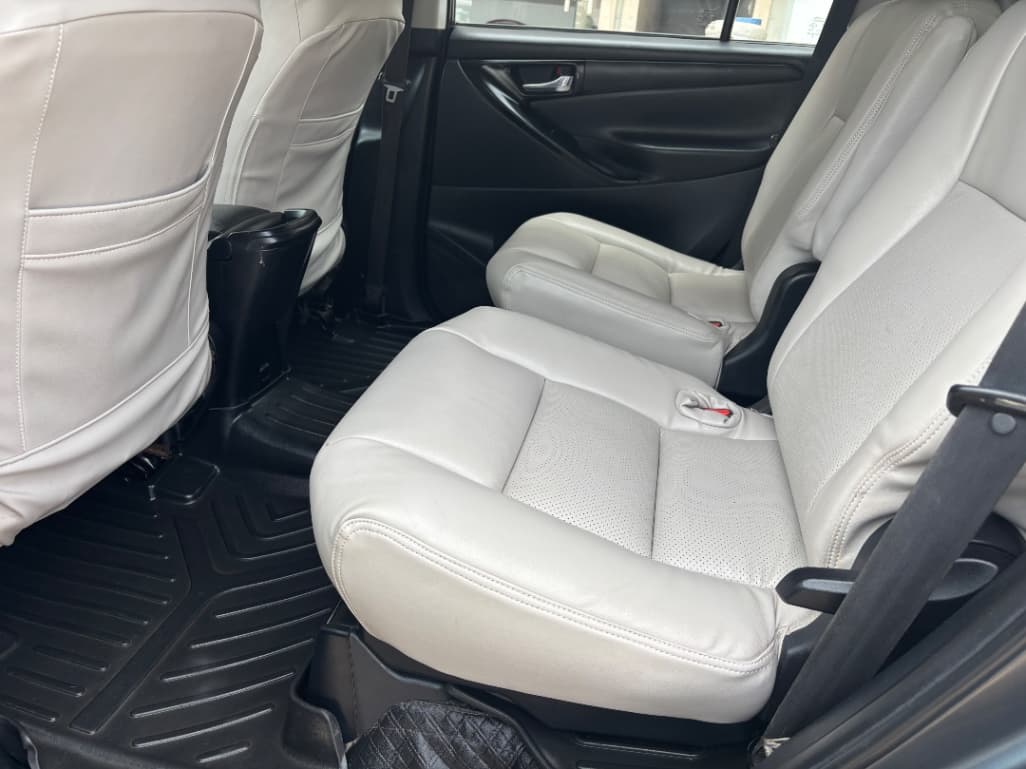 INTERIOR image for INNOVA | Hooter