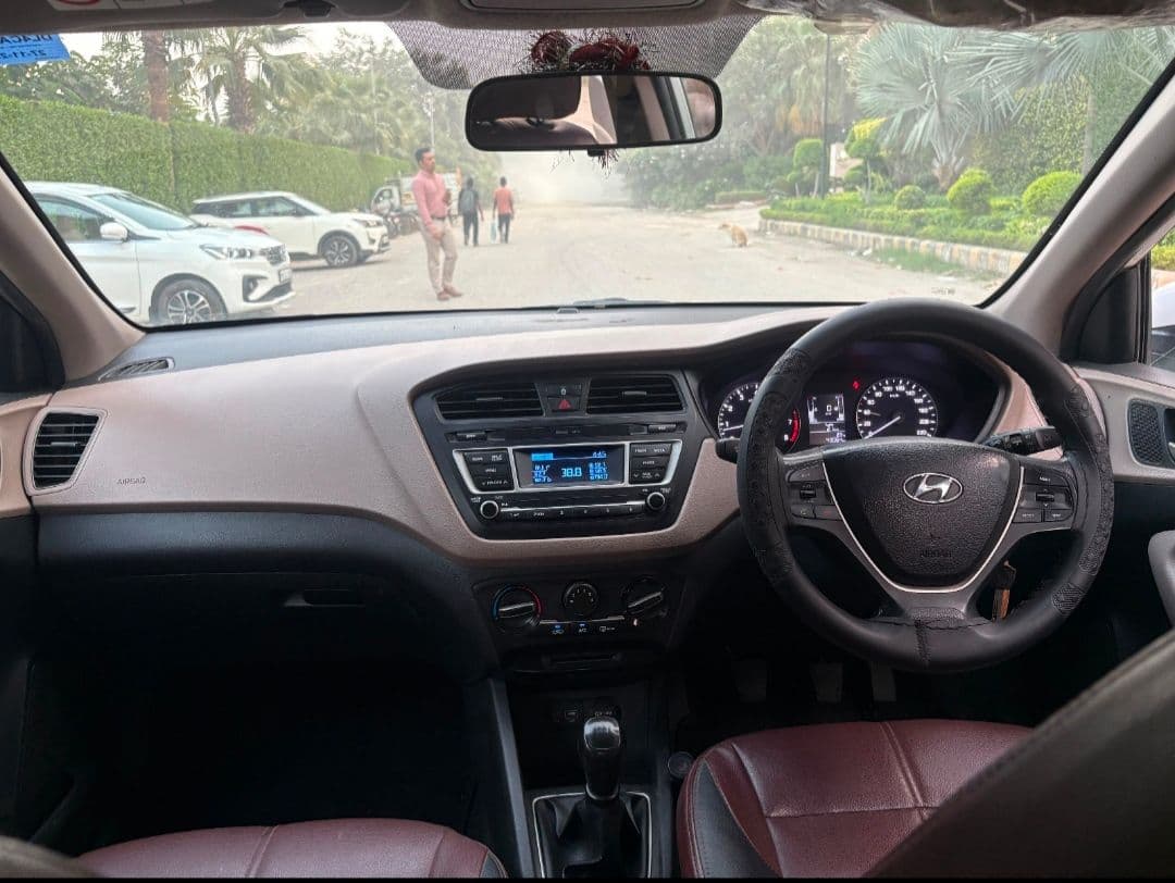 INTERIOR image for I20 SPORTZ VTVT | Hooter