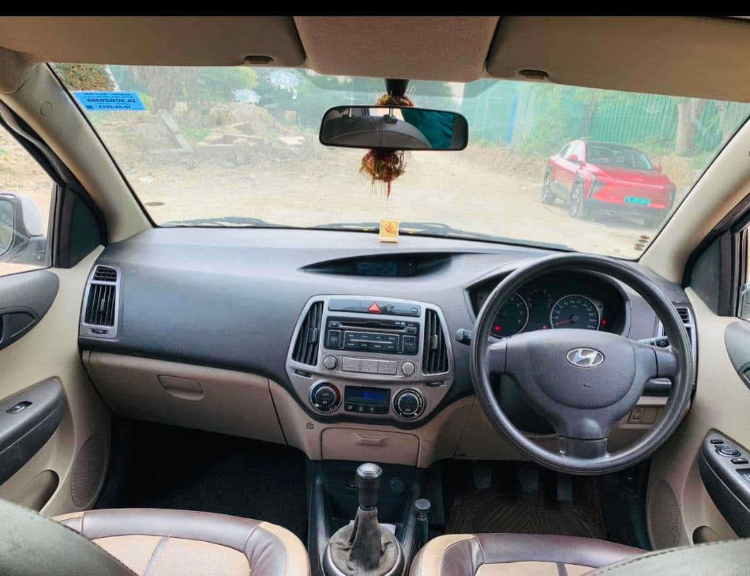 INTERIOR image for i20 Magna (O) | Hooter