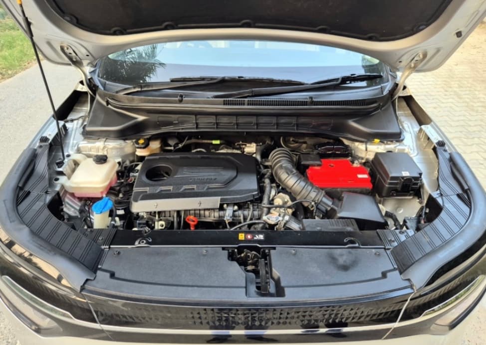 INTERIOR image for Carens