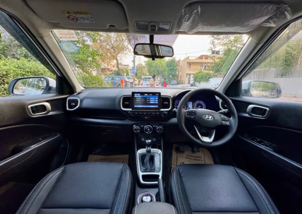 INTERIOR image for VENUE 1.0 TURBO GDI DCT SX+ | Hooter
