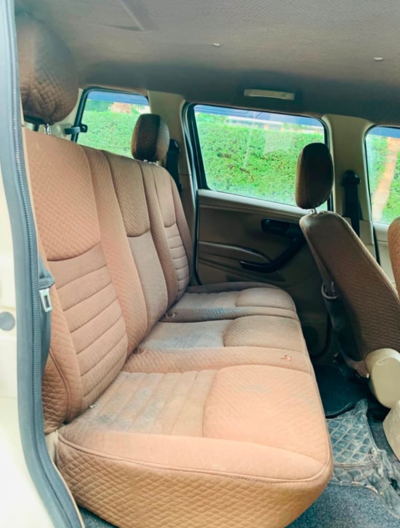 INTERIOR image for MAHINDRA BOLERO NEO N4 | Hooter