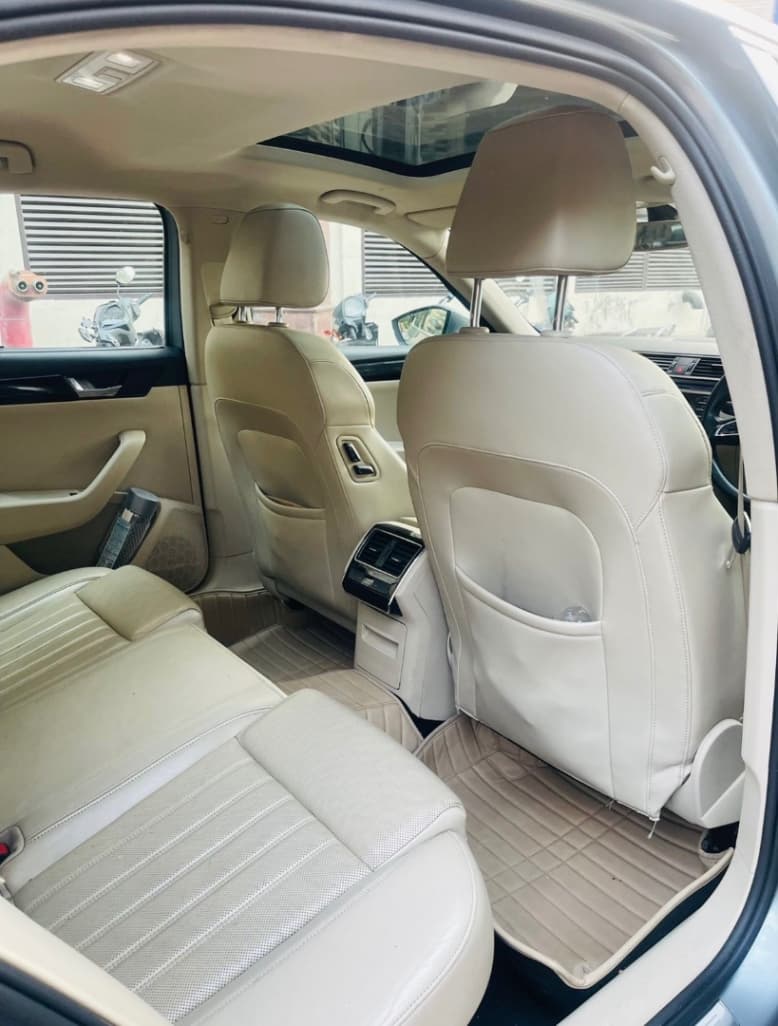 INTERIOR image for SUPERB L & K (132 KW, TSI)