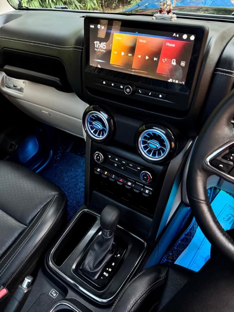 INTERIOR image for THAR ROXX STAR EDN D AT RWD | Hooter