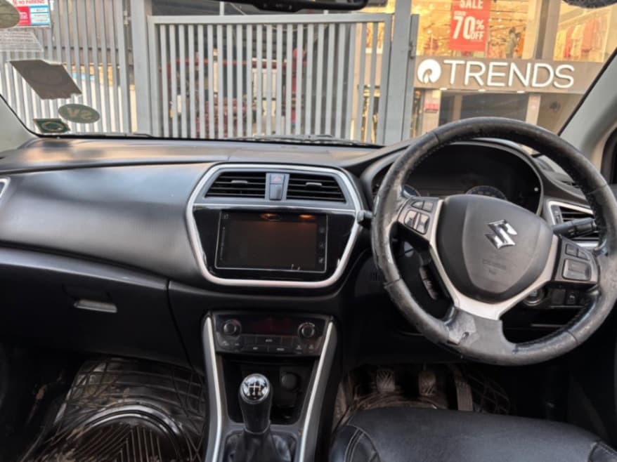 INTERIOR image for S CROSS ALPHA | Hooter