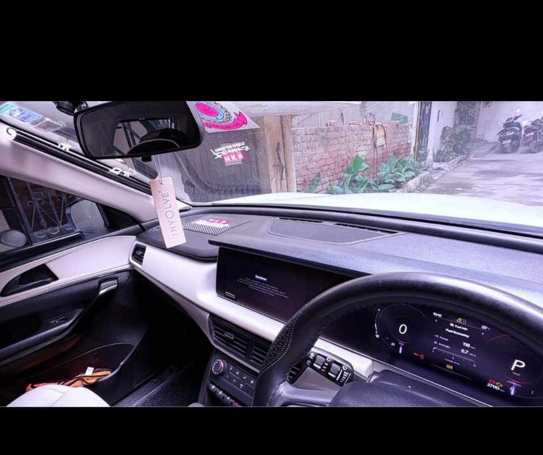 INTERIOR image for Old Generation XUV700 | Hooter