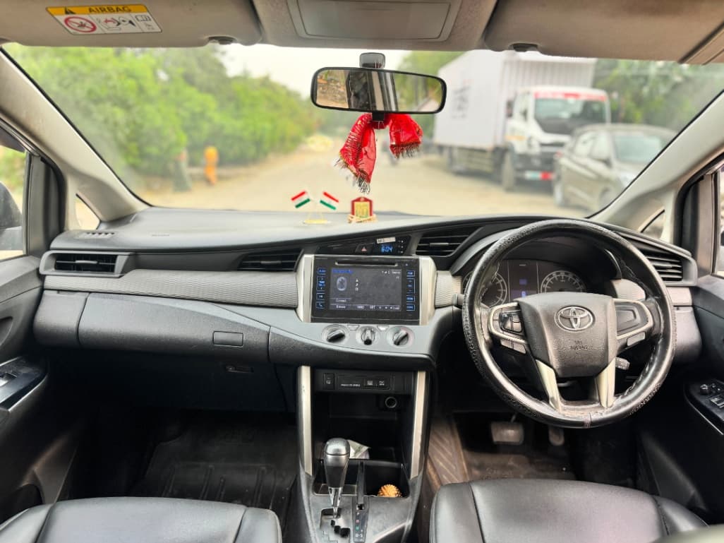 INTERIOR image for INNOVA CRYSTA 2.7 G | Hooter