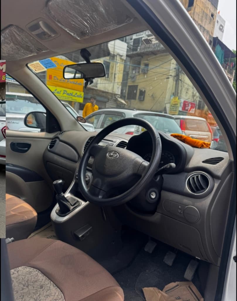 INTERIOR image for i10 Era Met BS-1V | Hooter