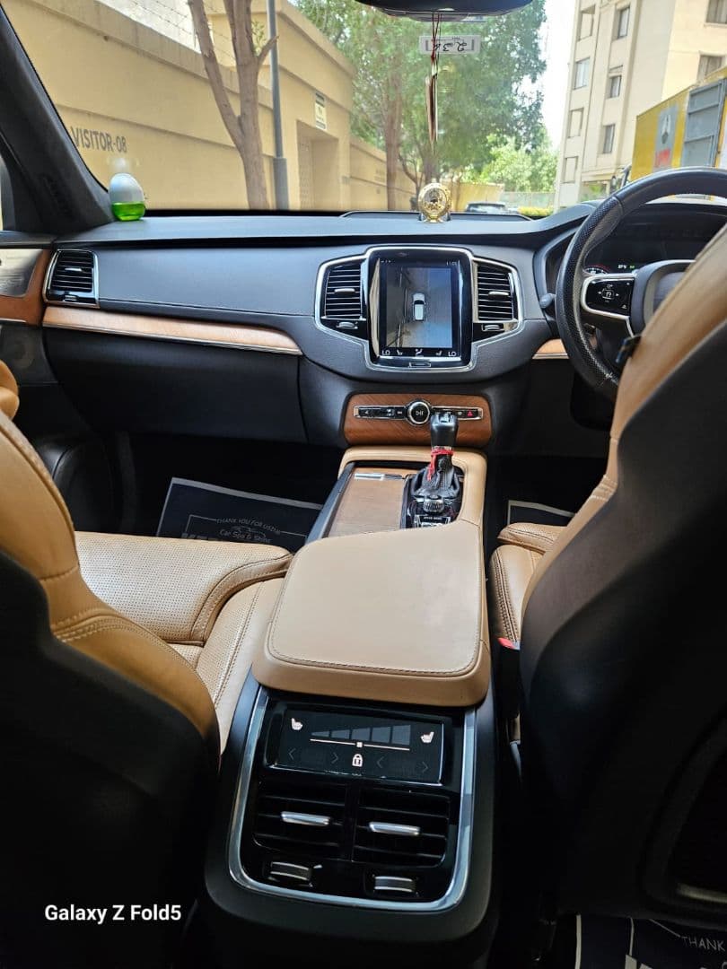INTERIOR image for VOLVO XC90 D5 | Hooter
