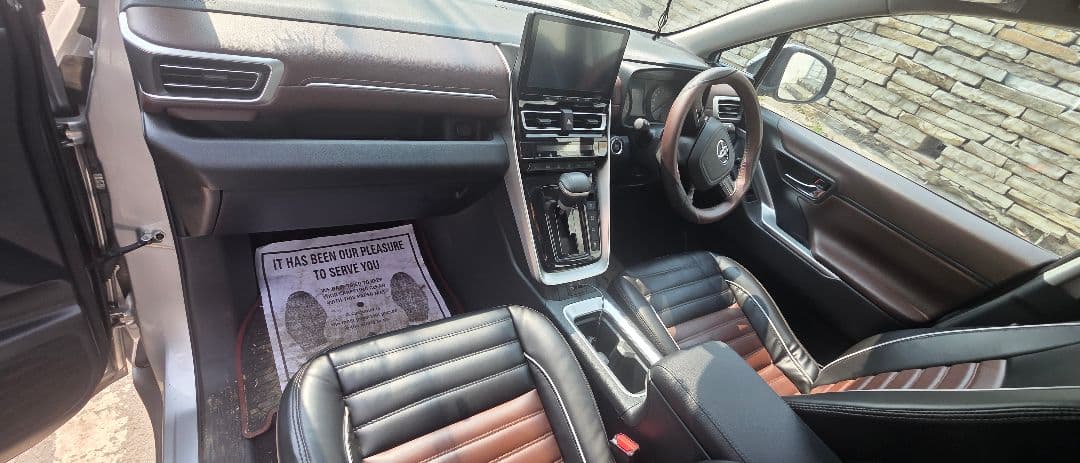 INTERIOR image for Innova Hycross | Hooter