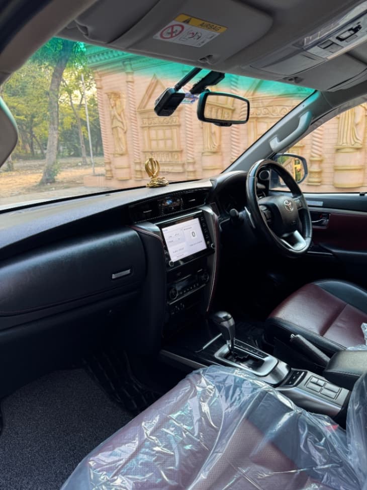 INTERIOR image for 2024 LEGENDER | Hooter