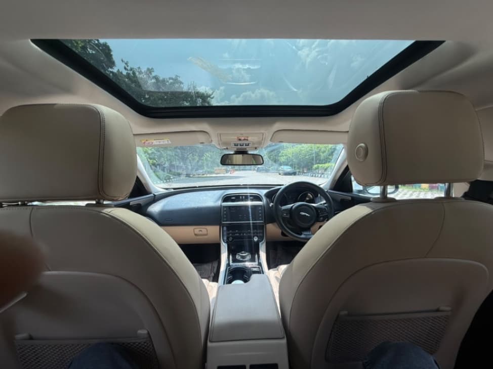 INTERIOR image for JAGUAR XE 2.0L DIESEL PRESTIGE | Hooter